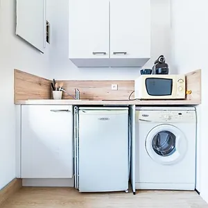 https://le-petit-feuillat-studio-maison-neuve-sans-soucis.hotels-rhonealpes.com